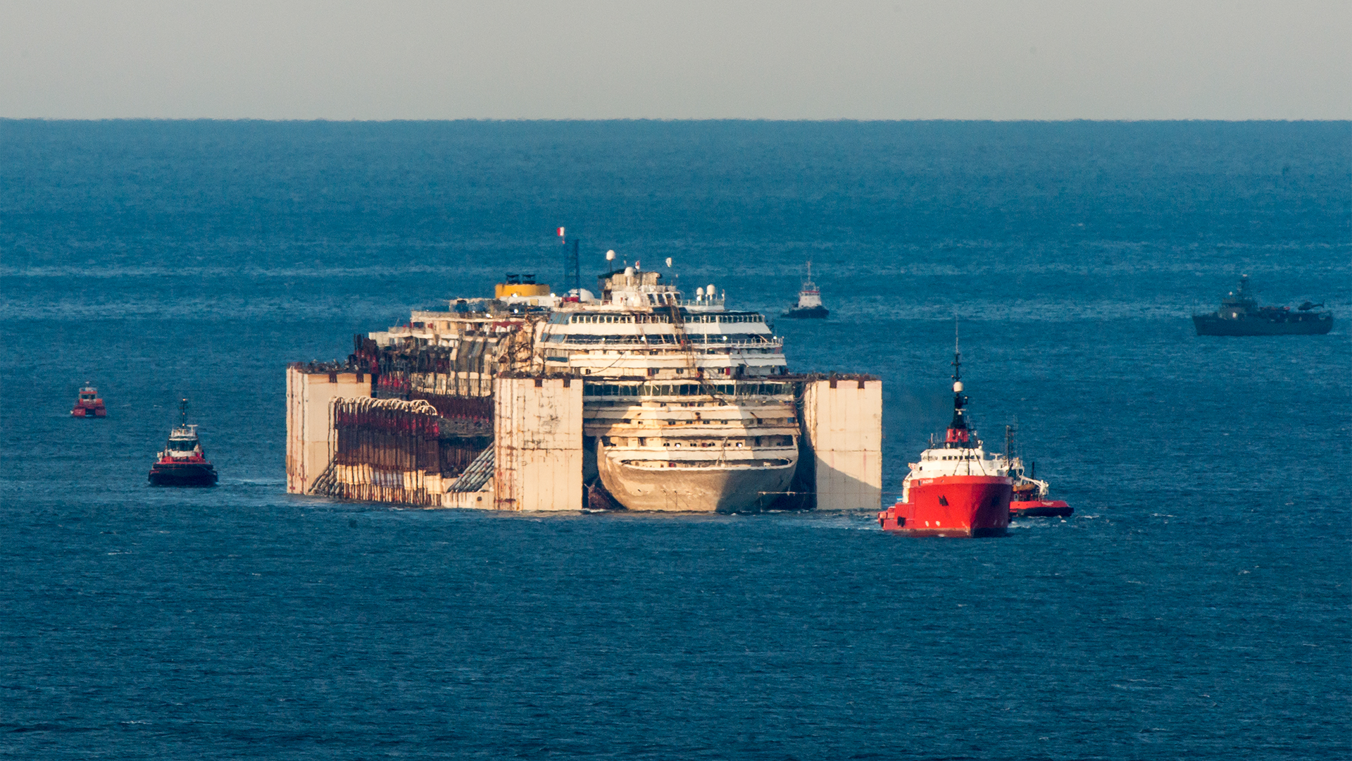 Costa Concordia entra nel porto di Genova Prà ore 7,00 del 27/07/2014