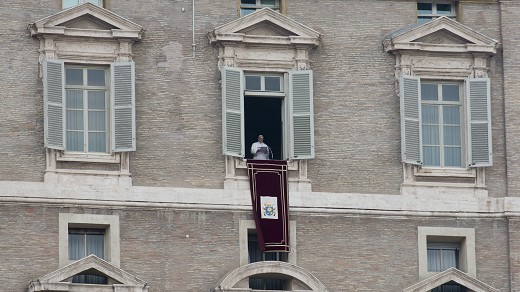Papa Francesco alla finestra all´Angelus domenicale